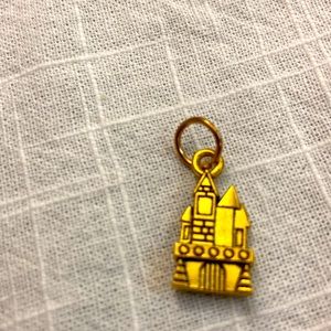 5/$10❤️❤️❤️NEW BRASS FAIRY CASTLE CHARM PENDANT